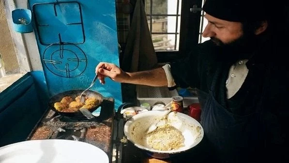 Μικρά κόλπα, πρακτικές παλιές και υλικά που κάνουν τα αγιορείτικα φαγητά ξεχωριστά